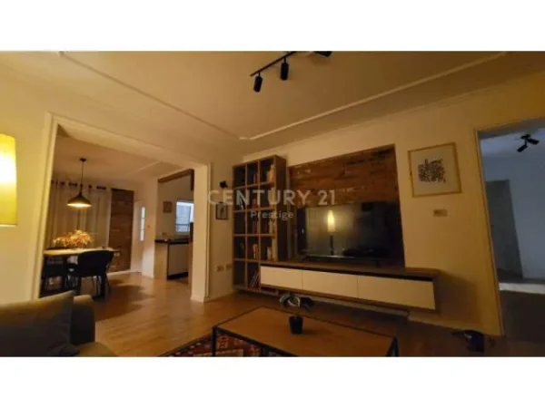 Tirane, jepet me qera apartament 3+1+BLK 60 m² 750 Euro (rruga elbasanit)