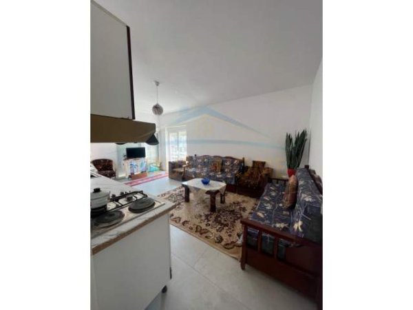 Tirane, jepet me qera apartament 2+1+BLK Kati 4, 120 m² 400 Euro (porcelan perball UET)