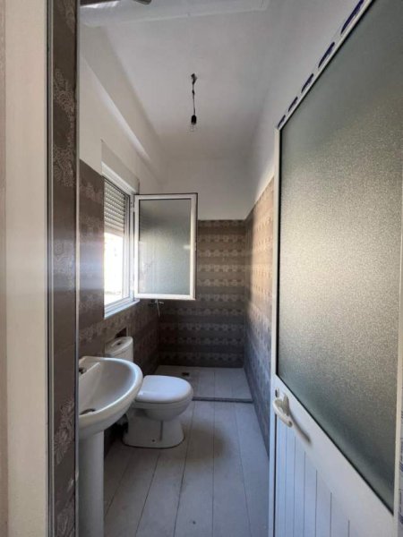 Tirane, jepet me qera apartament 2+1+BLK Kati 4, 75 m² 400 Euro (UET)