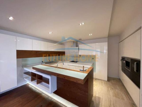 Tirane, shitet apartament duplex Kati 9, 292 m² 310.000 Euro (Teodor Keko)