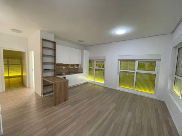 Tirane, jepet me qera apartament 2+1+A 85 m² 400 Euro (ali demi)