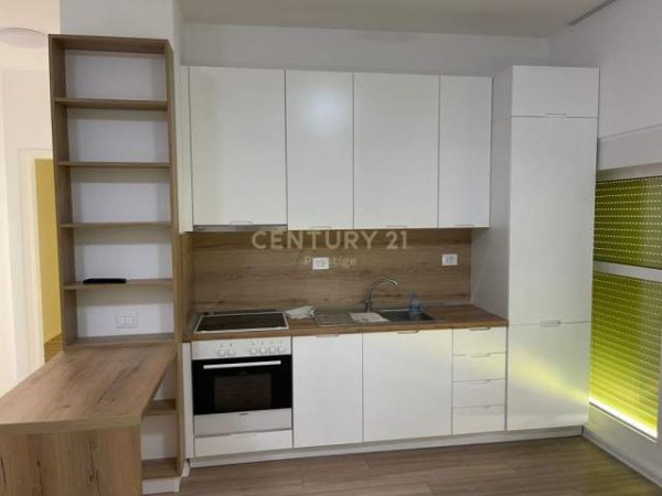 Tirane, jepet me qera apartament 2+1+A 85 m² 400 Euro (ali demi)