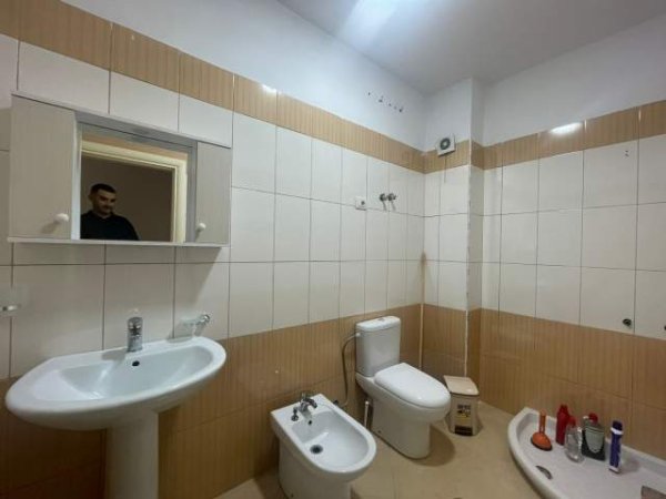 Tirane, jepet me qera apartament 3+1+BLK Kati 5, 125 m² 40.000 Leke (haxhi jazexhiu)
