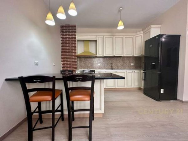 Tirane, jap me qera apartament 2+1 Kati 3, 115 m² 650 Euro (kopshti zoologjik)