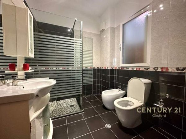 Tirane, jap me qera apartament 2+1 Kati 3, 115 m² 650 Euro (kopshti zoologjik)