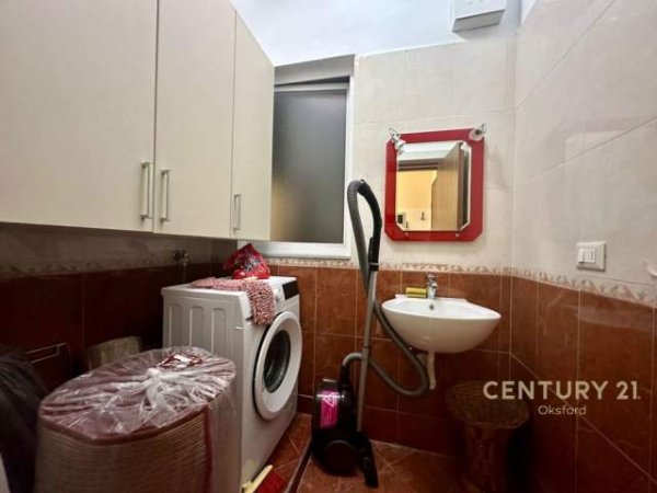 Tirane, jepet me qera apartament 2+1+A+BLK Kati 4, 115 m² 600 Euro (liqeni that)