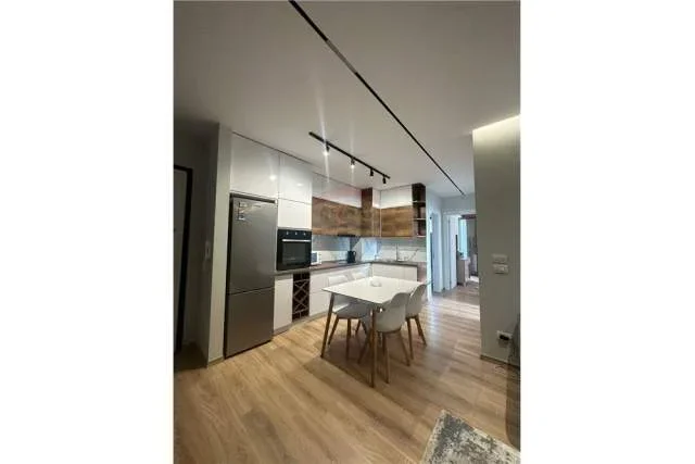 Shqiperi, jepet me qera apartament 2+1 Kati 7, 100 m² 550 Euro