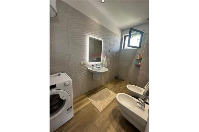 Shqiperi, jepet me qera apartament 2+1 Kati 7, 100 m² 550 Euro