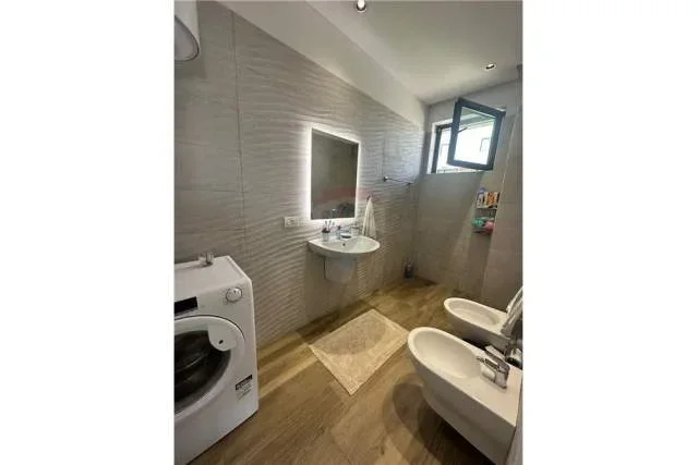 Shqiperi, jepet me qera apartament 2+1 Kati 7, 100 m² 550 Euro