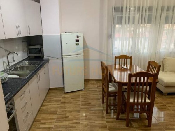 Tirane, jepet me qera apartament Kati 4, 91 m² 600 Euro (Jeronim de Rada)