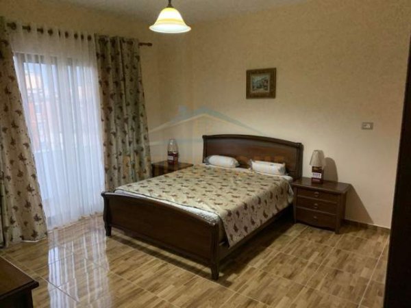 Tirane, jepet me qera apartament Kati 4, 120 m² 600 Euro (Jeronim de Rada)
