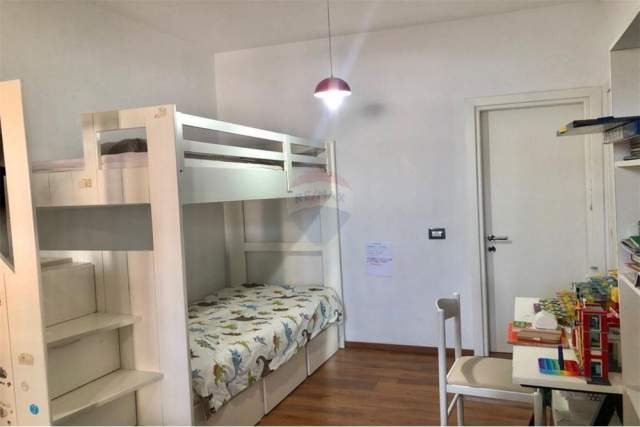 Tirane, jepet me qera apartament 2+1 Kati 3, 104 m² 500 Euro