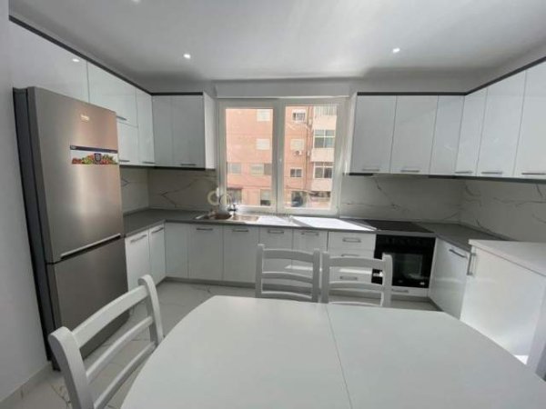Durres, shitet apartament 2+1 Kati 2, 75 m² 80.000 Euro (..)