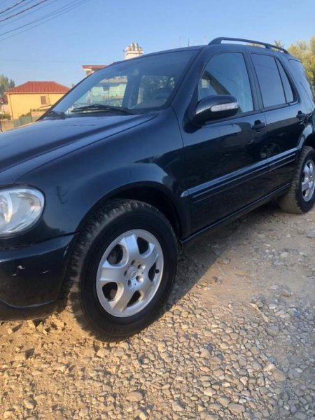 Tirane, jap me qera xhip Mercedes-Benz ML 270 Viti 2004, 30 Euro