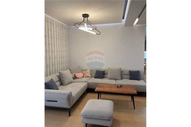 Tirane, jepet me qera apartament 2+1+BLK 127 m² 800 Euro