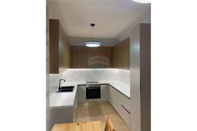 Tirane, jepet me qera apartament 2+1+A+BLK 127 m² 800 Euro