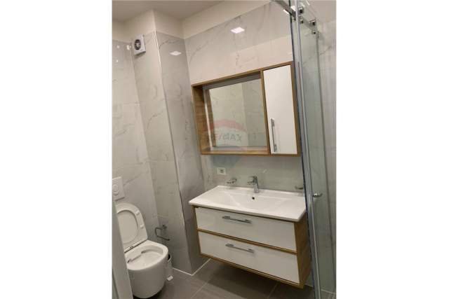Tirane, jepet me qera apartament 2+1+A+BLK 127 m² 800 Euro