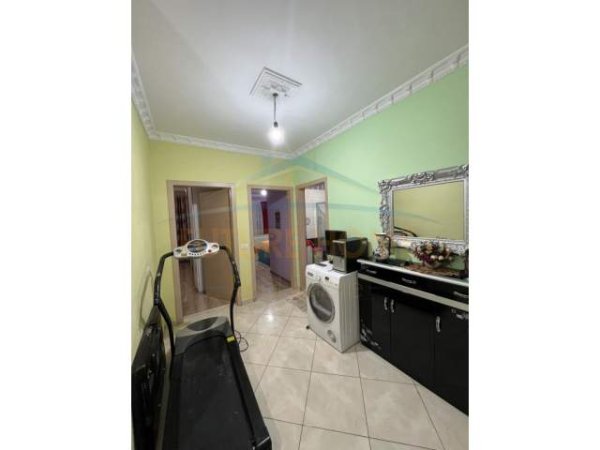 Tirane, jepet me qera apartament Kati 5, 114 m² 500 Euro (Rruga 3 Deshmoret)