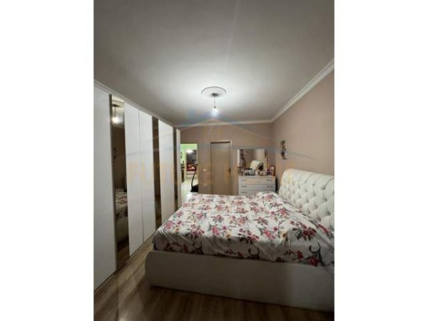 Tirane, jepet me qera apartament Kati 5, 114 m² 500 Euro (Rruga 3 Deshmoret)