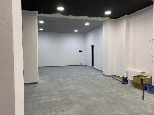 Tirane, jepet me qera ambjent biznesi Kati 0, 150 m² 1.000 Euro (Besim Fagu)