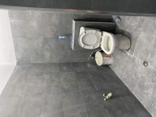 Tirane, jepet me qera ambjent biznesi Kati 0, 150 m² 1.000 Euro (Besim Fagu)