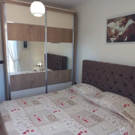 Tirane, jepet me qera apartament 1+1+BLK Kati 6, 70 m² 550 Euro (rruga Margarita Tutulani)