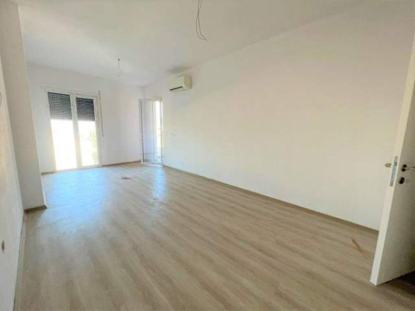 Tirane, shes apartament 1+1 68 m² 81.000 Euro (Te Shkolla e Bashkuar)