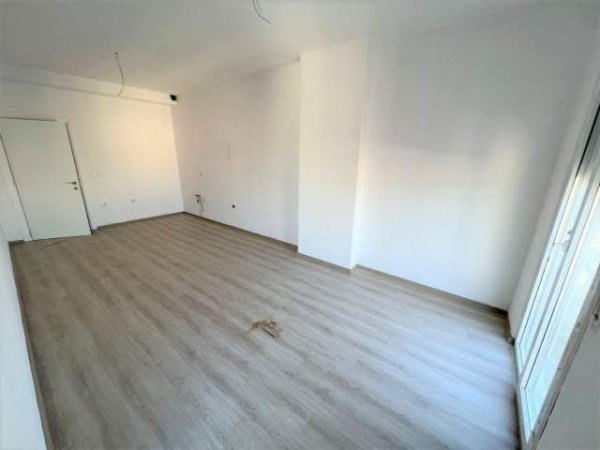 Tirane, shes apartament 1+1 68 m² 81.000 Euro (Te Shkolla e Bashkuar)