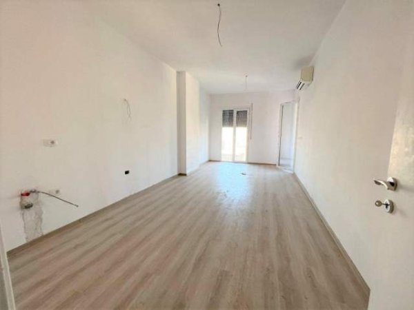 Tirane, shes apartament 1+1 68 m² 81.000 Euro (Te Shkolla e Bashkuar)