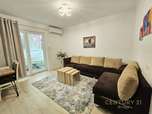 Tirane, jepet me qera apartament 2+1+BLK Kati 1, 51 m² 550 Euro (rruga kavajes)