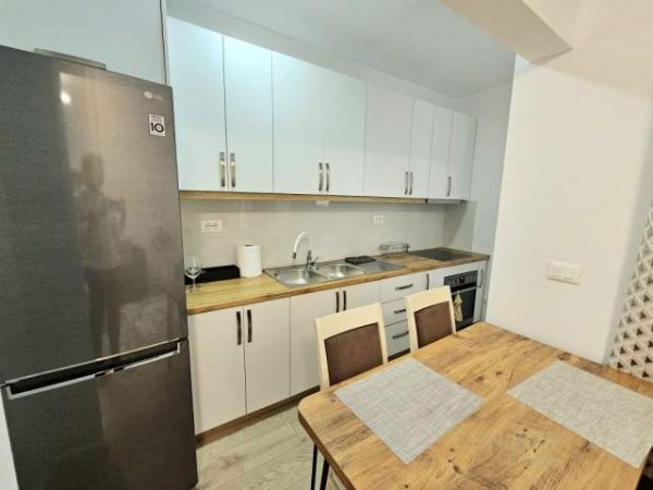 Tirane, jepet me qera apartament 2+1+BLK Kati 1, 51 m² 550 Euro (rruga kavajes)
