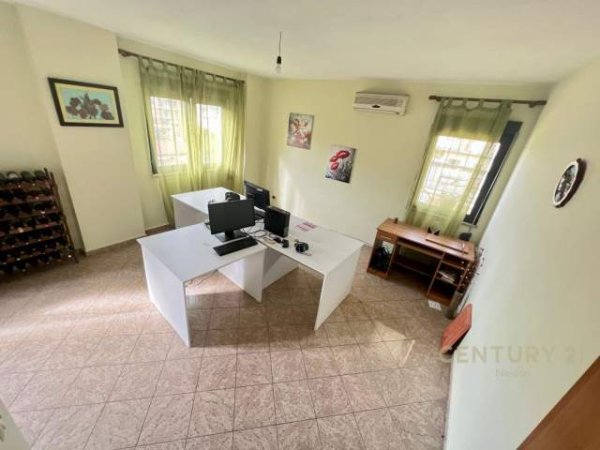 Tirane, jepet me qera zyre Kati 6, 85 m² 800 Euro (qender)