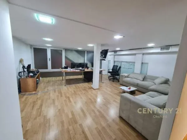 Tirane, jepet me qera apartament 80 m² 600 Euro (kavajes)