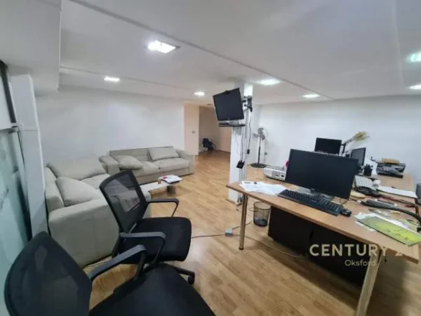 Tirane, jepet me qera apartament 80 m² 600 Euro (kavajes)