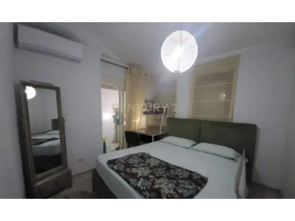 Tirane, jepet me qera apartament 2+1+BLK 100 m² 800 Euro (garda)