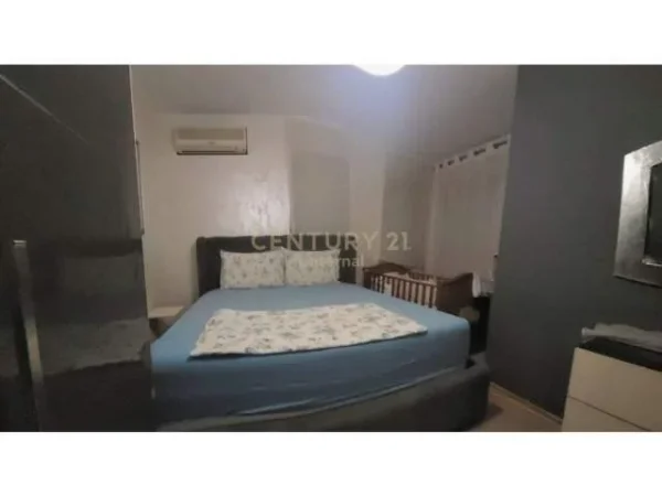 Tirane, jepet me qera apartament 2+1+BLK 100 m² 800 Euro (garda)