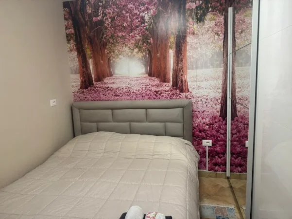 Tirane, jepet me qera apartament 1+1+Ballkon Kati 7, 75 m² 650 € (Rruga e Barrikadave)