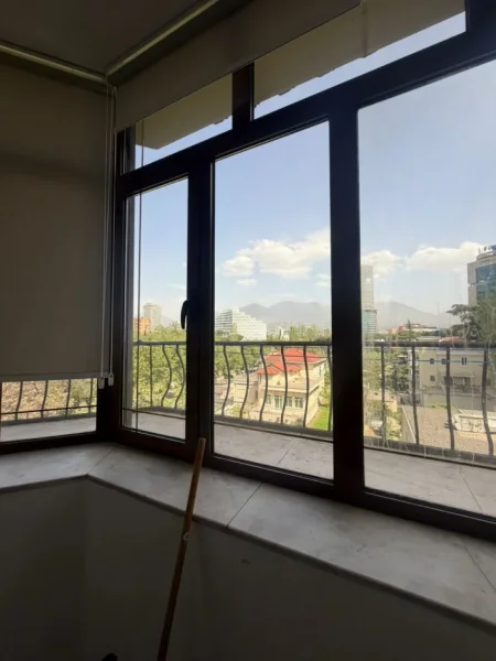 Tirane, apartament 1+1 Kati 5, 90 m² 600 € (Pallatet Agimi Bllok)