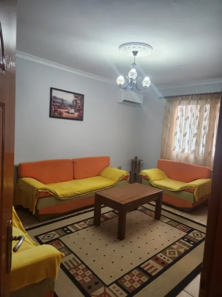 Tirane, jepet me qera apartament 2+1 Kati 1, 500 € (ish parku i autobusave)