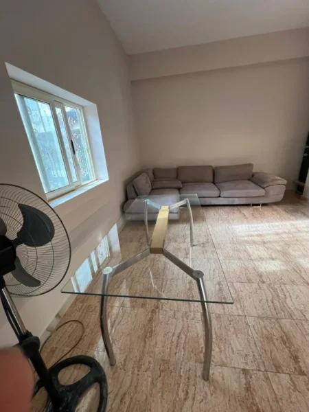 Tirane, jepet me qera apartament 1+1 Kati 1, 80 m² 600 € (Verande Rruga Kodra E Diellit)