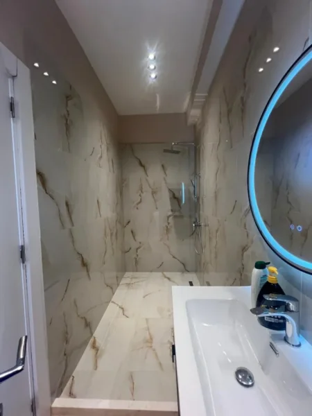 Tirane, jepet me qera apartament 1+1 Kati 1, 80 m² 600 € (Verande Rruga Kodra E Diellit)