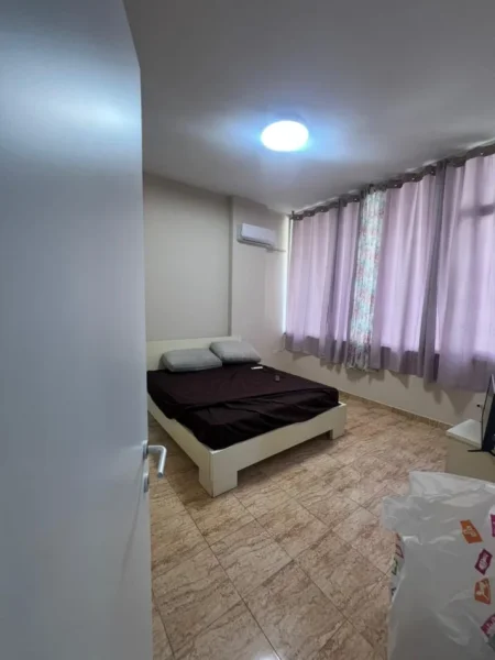 Tirane, jepet me qera apartament 1+1 Kati 1, 80 m² 600 € (Verande Rruga Kodra E Diellit)
