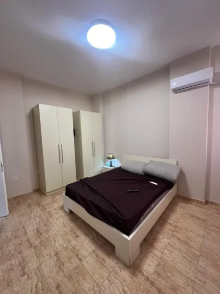 Tirane, jepet me qera apartament 1+1 Kati 1, 80 m² 600 € (Verande Rruga Kodra E Diellit)
