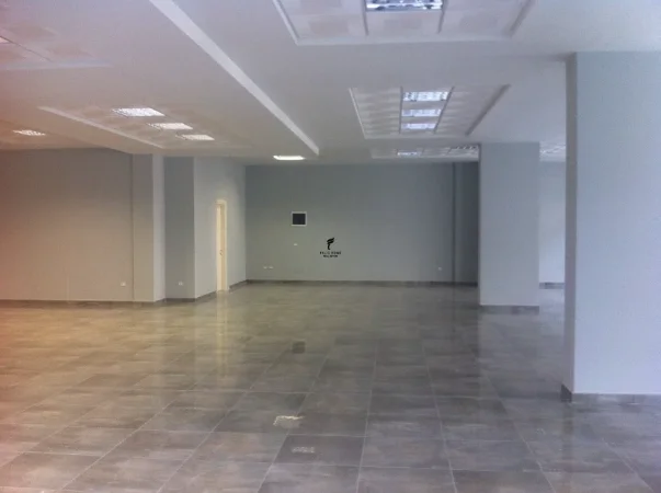 Tirane, jepet me qera ambjent biznesi Kati 0, 415 m² 4.800 € (SELVIA)