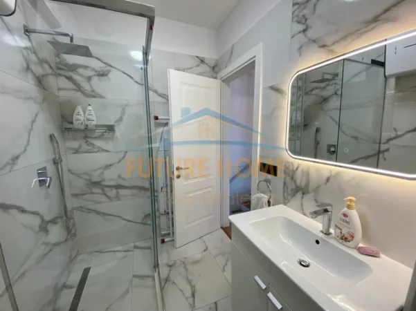 Tirane, jepet me qera apartament duplex 3+1+Aneks+Ballkon Kati 3, 120 m² 1.000 € (Rruga 5 Maji)