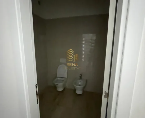 Tirane, jepet me qera ambjent biznesi Kati 1, 118 m² 650 € (Rruga e Dibres, Kompleksi Arlis)