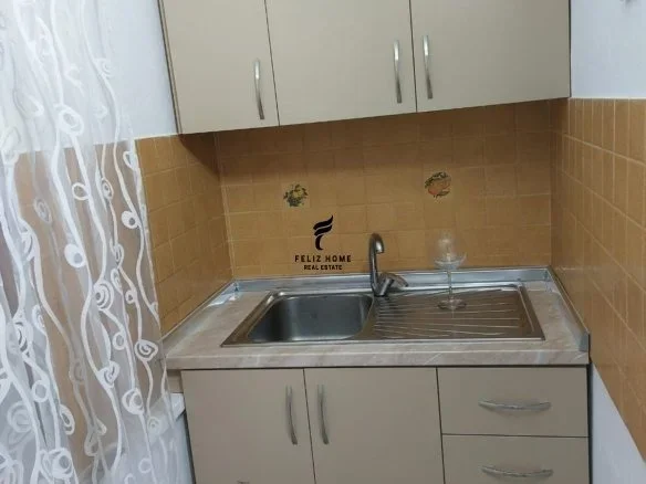 Tirane, shitet apartament 1+1 Kati 5, 52 m² 97.000 € (KINOSTUDIO)