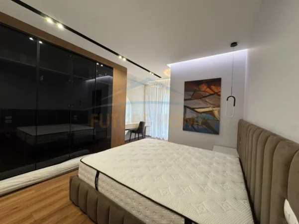 Tirane, jepet me qera apartament 2+1+Ballkon Kati 7, 120 m² 2.000 € (Bllok)