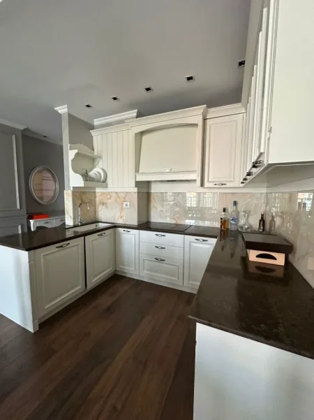 Tirane, jepet me qera apartament 2+1 Kati 8, 148 m² 2.000 € (AMBASADOR 3)