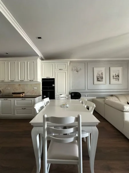 Tirane, jepet me qera apartament 2+1 Kati 8, 148 m² 2.000 € (AMBASADOR 3)